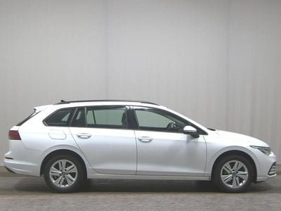 Gebraucht VW Golf VIII Life 150 PS (110 kW) 2022 Weiss Kombi