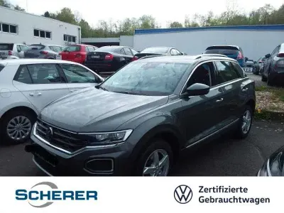 Second-hand VW T-Roc Style 150 CP (110 kW) 2022 Gri SUV