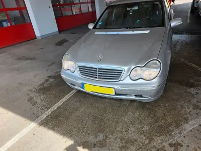 Gebraucht Mercedes C180 Elegance 129 PS (94 kW) 2001 Silber Limousine