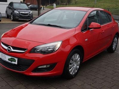 Gebraucht Opel Astra Selection 116 PS (85 kW) 2015 Rot Limousine
