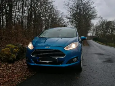 Gebraucht Ford Fiesta 125 PS (91 kW) 2015 Blau Kleinwagen