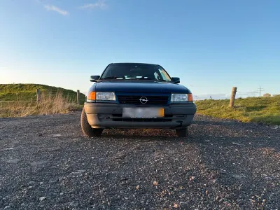 Usata Opel Astra 70 CV (51 kW) 1994 Blu Utilitaria