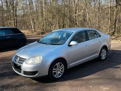 Gebraucht VW Jetta 102 PS (75 kW) 2007 Silber Limousine