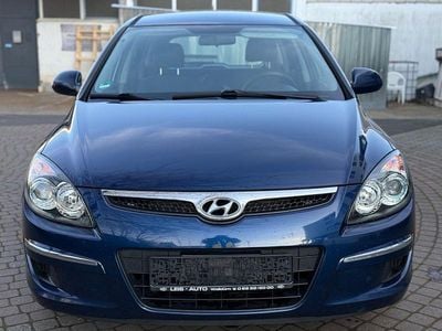 Gebraucht Hyundai Elantra 140 PS (102 kW) 2012 Blau Kombi