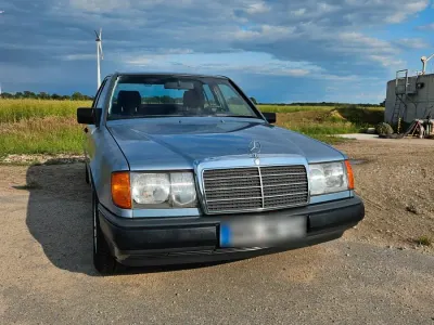 Gebraucht Mercedes 300 109 PS (80 kW) 1987 Blau Limousine