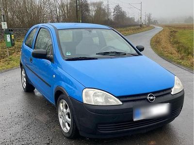 Blau Gebraucht 2001 Opel Corsa Kleinwagen | 1.100 € (Etwas zu teuer)