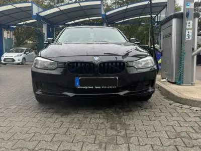 Gebraucht BMW 320 187 PS (137 kW) 2012 Schwarz Limousine