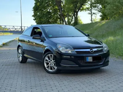 Brugt Opel Astra GTC Sport 116 HK (85 kW) 2010 Sort Sedan
