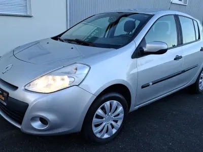 Gebraucht Renault Clio III Expression 75 PS (55 kW) 2009 Silber Limousine