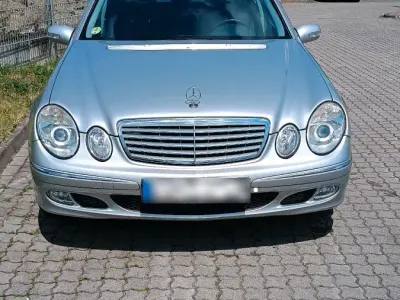 Gebraucht Mercedes E220 150 PS (110 kW) 2003 Silber Limousine