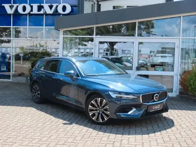 Gebraucht Volvo V60 Plus 253 PS (186 kW) 2022 Blau Kombi