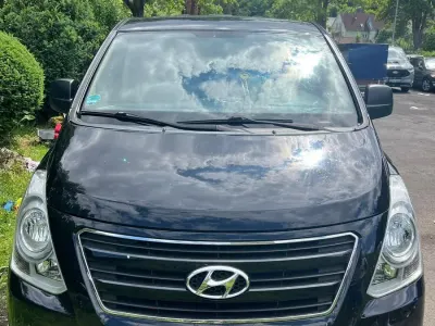 Gebraucht Hyundai H-1 171 PS (125 kW) 2017 Schwarz Van / Kleinbus