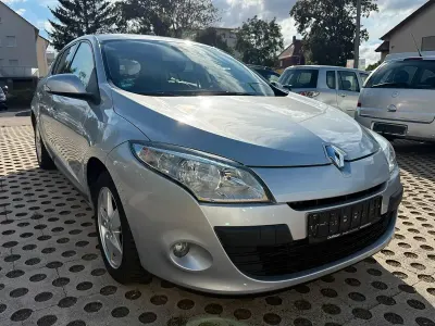 Gebraucht Renault Mégane III 131 PS (96 kW) 2009 Silber Limousine