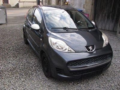Gebraucht Peugeot 107 Filou 68 PS (50 kW) 2011 Schwarz Kleinwagen