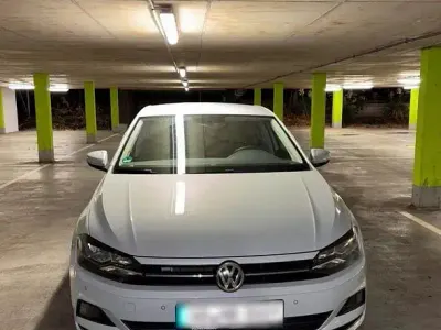 Gebraucht VW Polo Comfortline 95 PS (69 kW) 2018 Weiß Kleinwagen