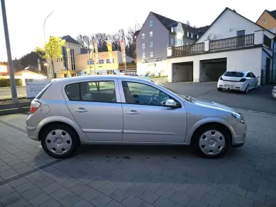 Gebraucht Opel Astra 105 PS (77 kW) 2004 Silber Limousine