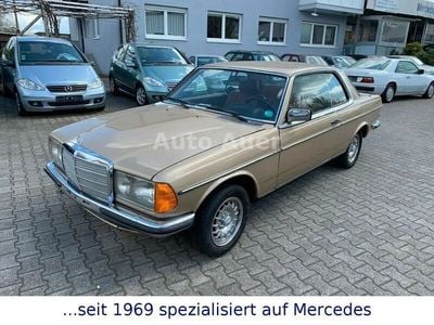 Gebraucht Mercedes 230 136 PS (100 kW) 1982 Gold Coupé