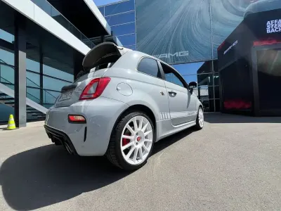 Usado Abarth 695 Esseesse 179 HP (131 kW) 2022 Cinzento Citadino