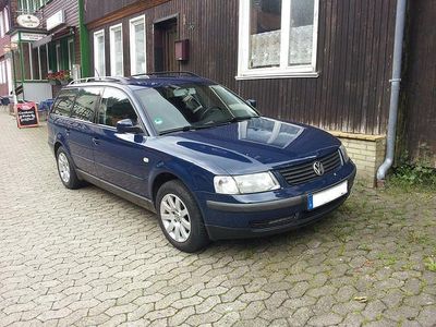 Gebraucht VW Passat 137 PS (100 kW) 1999 Blau Kombi