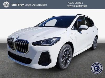 Neu BMW 225 Luxury Line 136 PS (100 kW) 2025 Weiß Kombi