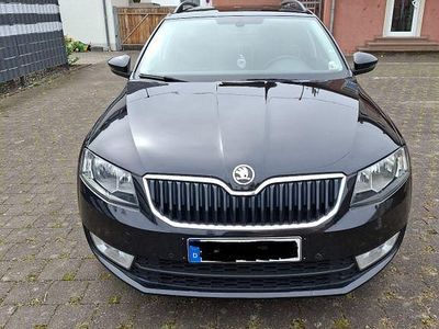 Second-hand Skoda Octavia Ambition 105 CP (77 kW) 2014 Negru Hatchback