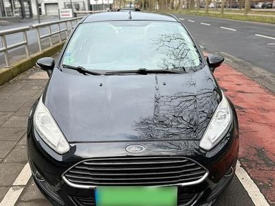 Second-hand Ford Fiesta 101 CP (74 kW) 2015 Negru Hatchback