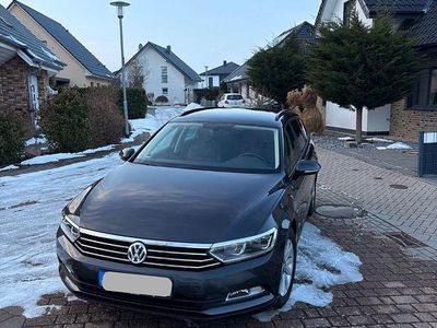 Gebraucht VW Passat Trendline 150 PS (110 kW) 2017 Schwarz Kombi