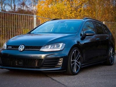 Second-hand VW Golf VII GTD 184 CP (135 kW) 2015 Gri Break