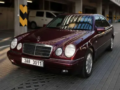 Gebraucht Mercedes E420 279 PS (205 kW) 1995 Rot Limousine