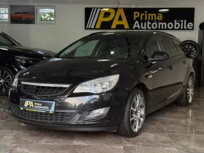 Gebraucht Opel Astra Design Edition 101 PS (74 kW) 2012 Schwarz Kombi
