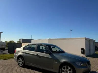 Gebraucht BMW 320 150 PS (110 kW) 2007 Grau Limousine