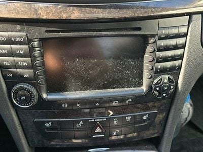 Second-hand Mercedes E240 Classic 177 CP (130 kW) 2004 Argintiu Berlinǎ