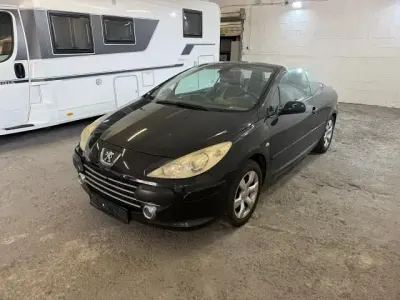 Gebraucht Peugeot 307 CC Tendance 140 PS (102 kW) 2005 Farbe schwarz obsidien (metallic) Cabrio