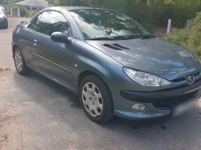 Gebraucht Peugeot 206 CC 109 PS (80 kW) 2006 Silber Cabrio