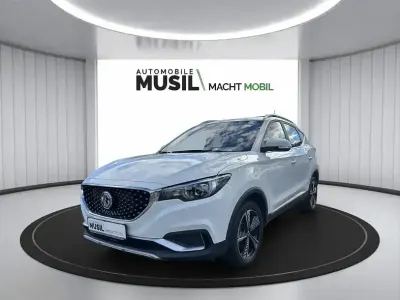 Używany MG ZS Luxury 105 kW (143 KM) 2021 Biały Sedan/Limuzyna