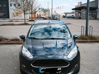 Second-hand Ford Fiesta Celebration 101 CP (74 kW) 2017 Albastru Hatchback