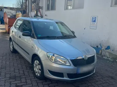 Używany Skoda Fabia Ambition 60 KM (44 kW) 2011 Srebrny Sedan/Limuzyna