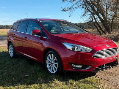 Gebraucht Ford Focus Titanium 125 PS (91 kW) 2015 Rot Kombi