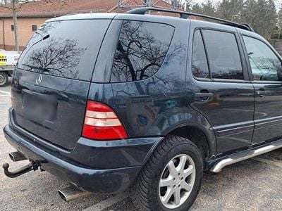 Usata Mercedes ML430 272 CV (200 kW) 2000 Nero SUV