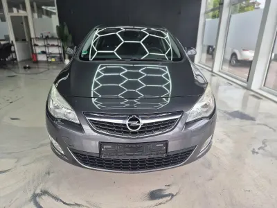 Gebraucht Opel Astra Cosmo 116 PS (85 kW) 2010 Grau Limousine