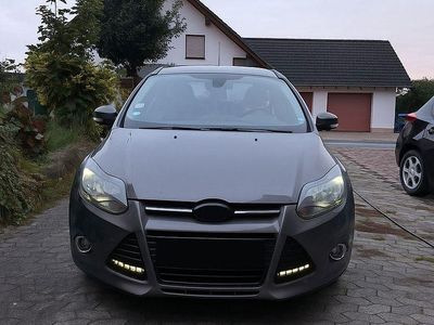 Gebraucht Ford Focus Titanium 125 PS (91 kW) 2014 Grau Limousine