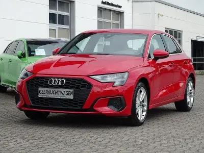 Gebraucht Audi A3 Ambiente 116 PS (85 kW) 2022 Rot Limousine