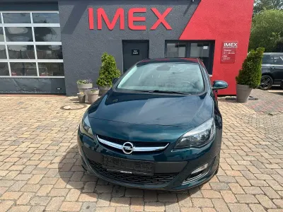 Gebraucht Opel Astra Edition 116 PS (85 kW) 2015 Grün Limousine