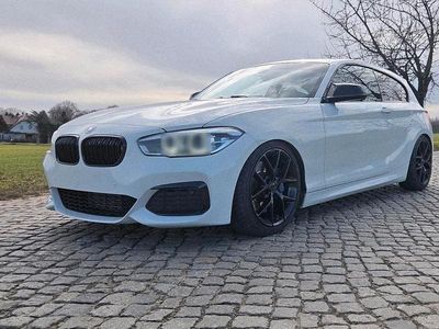 Gebraucht BMW 120 M Sport 190 PS (139 kW) 2015 Weiß Kleinwagen