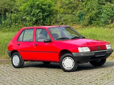 Gebraucht Peugeot 205 Forever 88 PS (64 kW) 1992 Rot Limousine