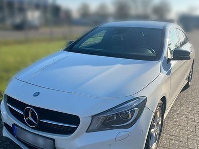 Weiß Gebraucht 2015 Mercedes CLA220 Shooting Brake Urban Kombi | 8.800 € (Fairer Preis)
