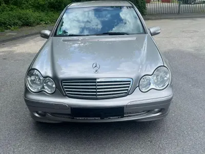 Gebraucht Mercedes C240 170 PS (125 kW) 2004 Gold Limousine