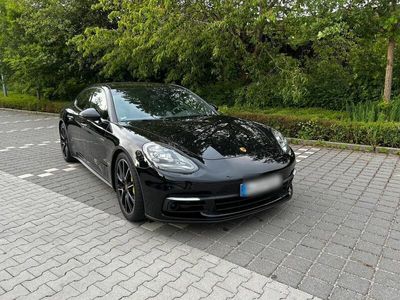 Porsche Panamera 4