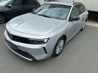Gebraucht Opel Astra 131 PS (96 kW) 2024 Silber Kleinwagen