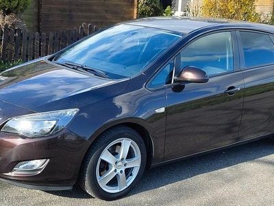 Gebraucht Opel Astra 110 PS (80 kW) 2012 Braun Limousine